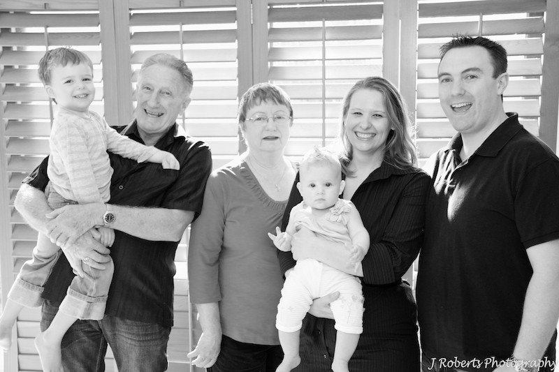 Extended family of 3 generations - family portrait photography sydney